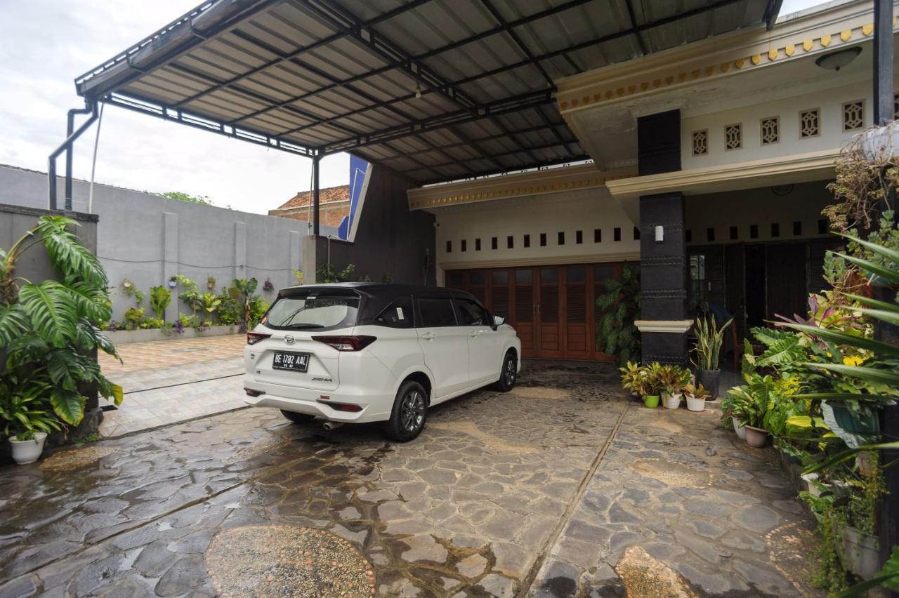 Hotel Reddoorz Syariah Near Rs Advent Bandar Lampung Exterior foto